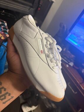 Reebok Men's Classic White Leather Sneakers with Gum Sole